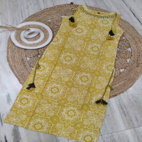 Ladies Half Sleeve Kurti - Color: Multicolor