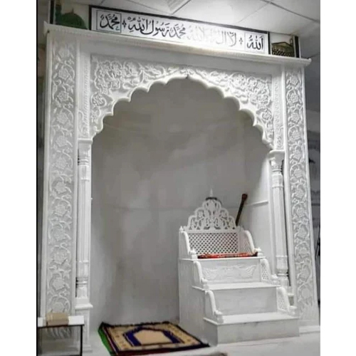 सफेद संगमरमर की नक्काशी वाली मस्जिद किबला
