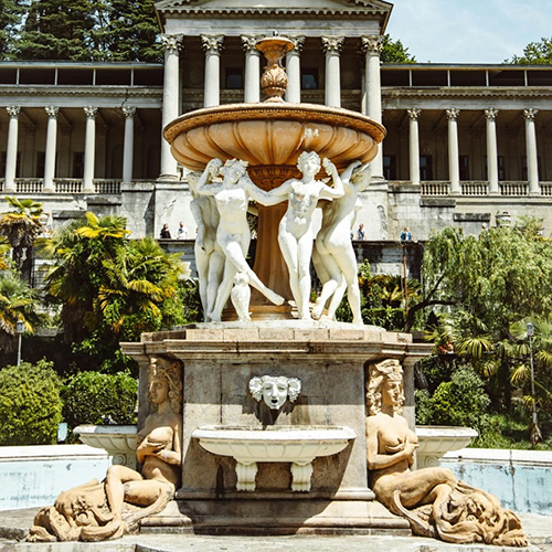 Statue Marble Fountain - Color: White