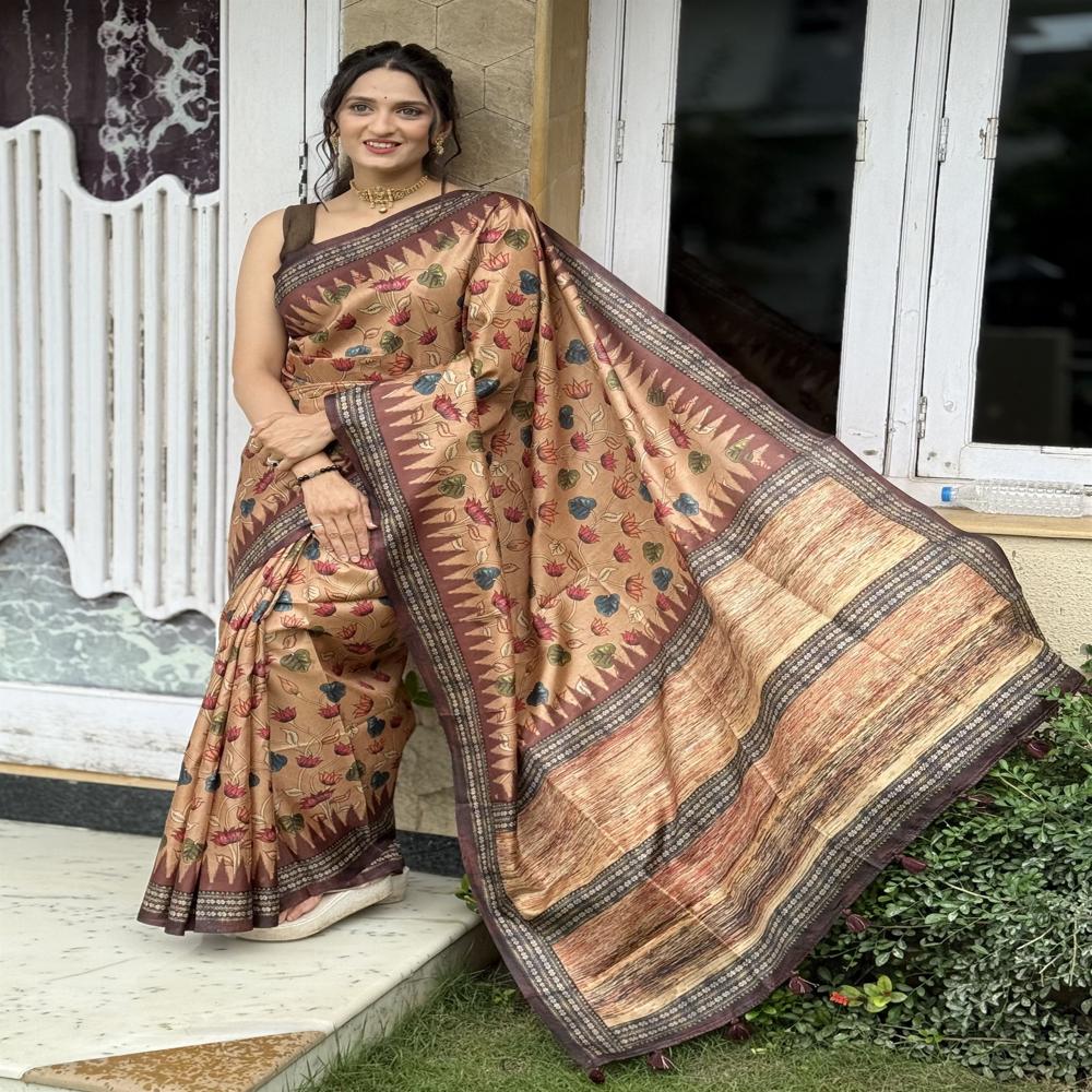 महिलाओं की रोज़ पहनने की साड़ी