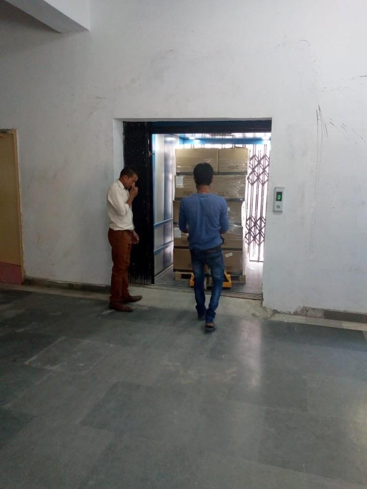 Goods Lift With Freight Elevator - Heavy-duty Steel, Large Cabin Space, Robust Load Capacity For Industrial Material Transport | Designed For Multi-level Use