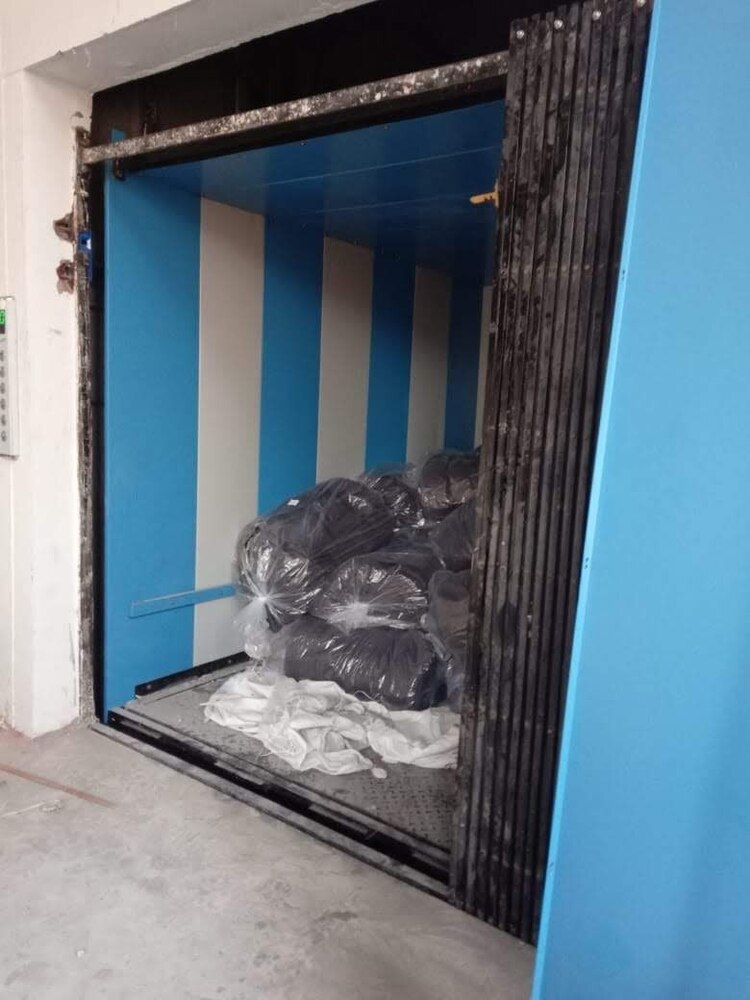 Goods Lift With Freight Elevator - Heavy-duty Steel, Large Cabin Space, Robust Load Capacity For Industrial Material Transport | Designed For Multi-level Use