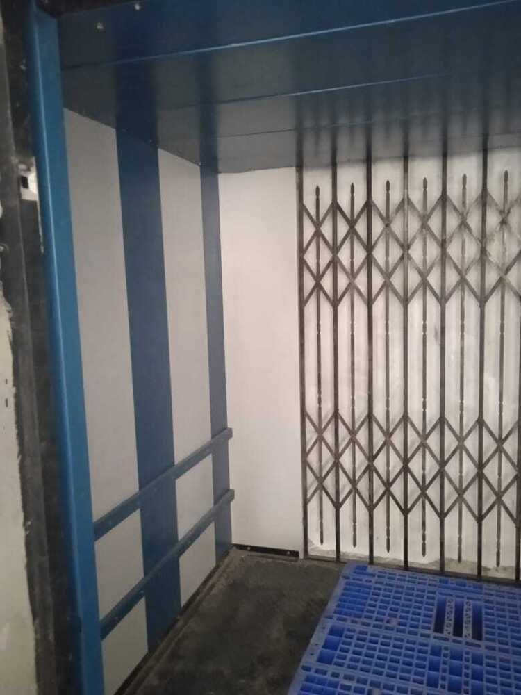 Goods Lift With Freight Elevator - Heavy-duty Steel, Large Cabin Space, Robust Load Capacity For Industrial Material Transport | Designed For Multi-level Use