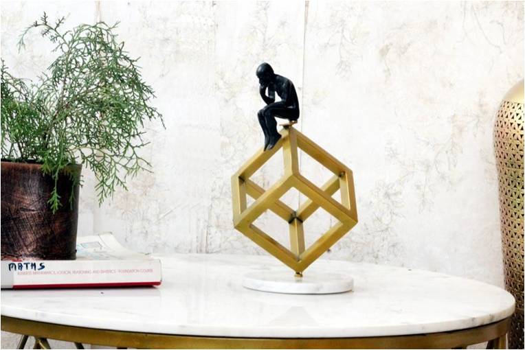 टेबल सजावट