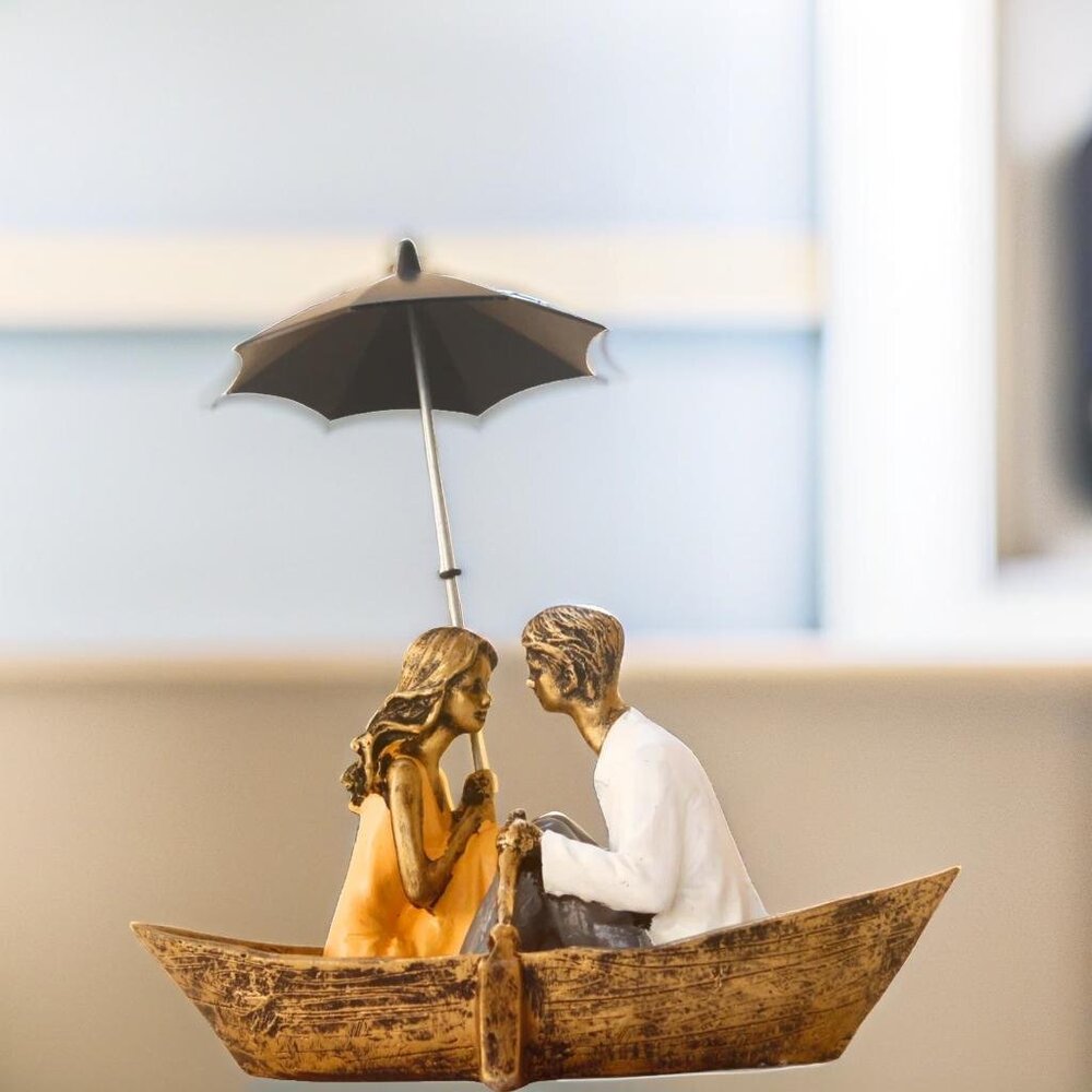 resin  couple statue