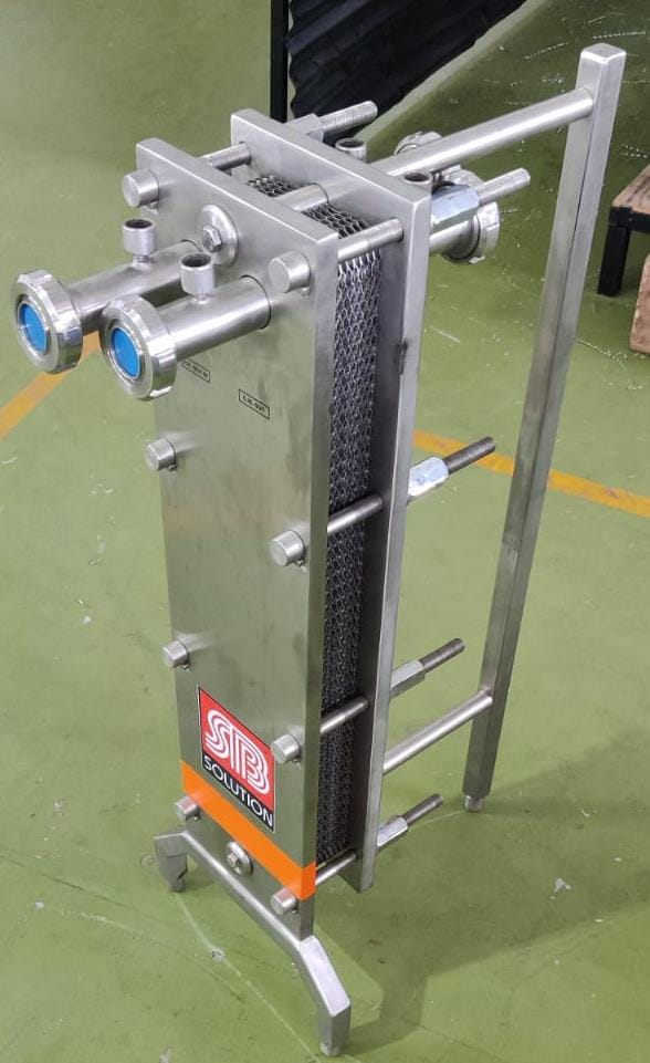 Plate Heat Exchanger - Stainless Steel, Standard Size, Silver Color | High-temperature, 415 Watt Power, 220 Volt Voltage