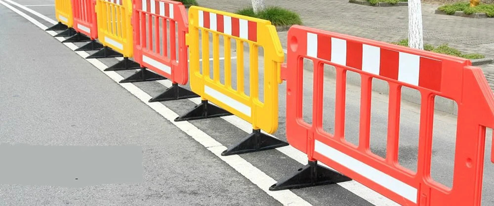 Road Barricade Stand - Color: White And Red