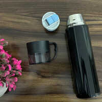Stainless Steel Vacuum Flask 500 Ml With Single Cup - Color: Black And White
