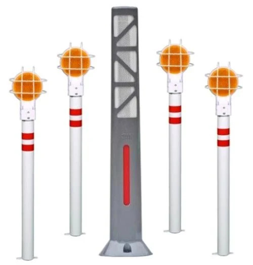 Metal Road Delineator - Color: Yellow Reflector