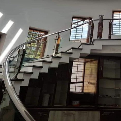 Staricase Ss Hand Railing With Glass - Arm Length: Custom Made Millimeter (Mm)