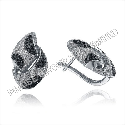 स्टर्लिंग सिल्वर हूप इयररिंग्स