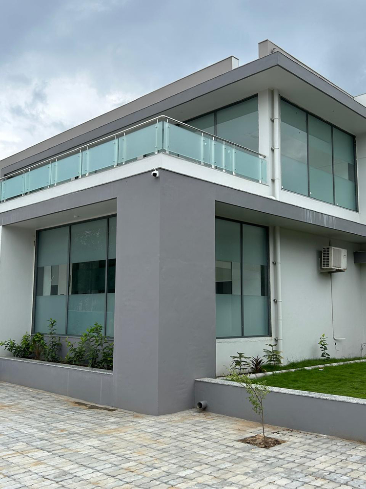 Aluminium Glass Window - Aluminium & Glass, Standard Size, Matte Finish | Manual Swing & Automatic Sliding, Screw-in Installation, Wall-Mounted/Frame Fixing