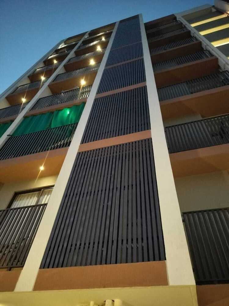 Horizontal aluminium louvers