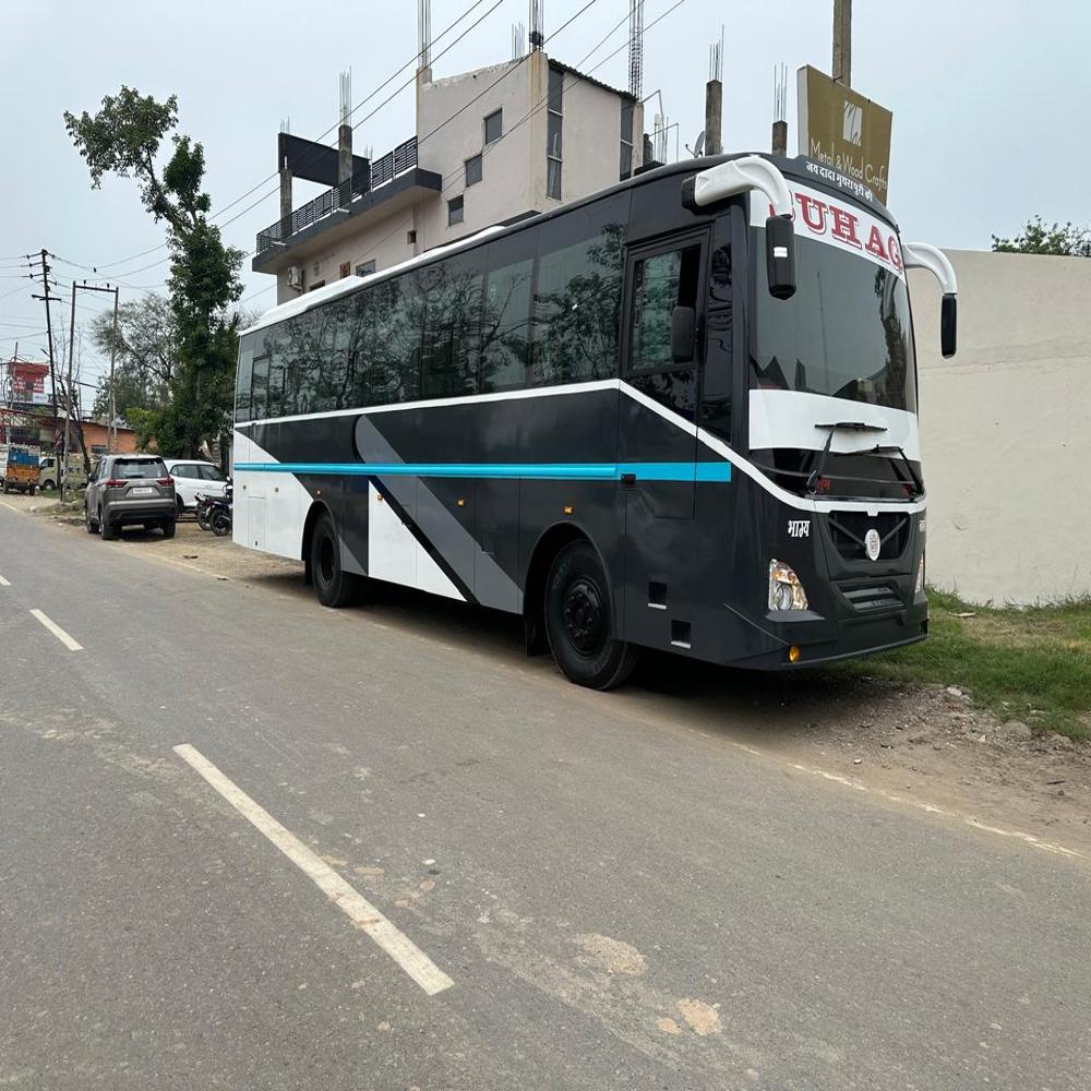 Tourist Ac Bus - Color: Black & White