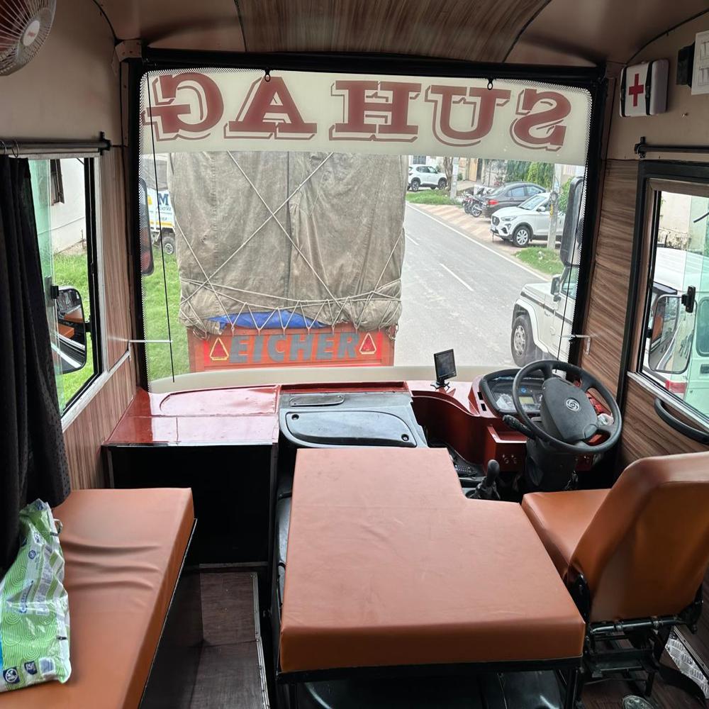 Tourist Ac Bus - Color: Black & White