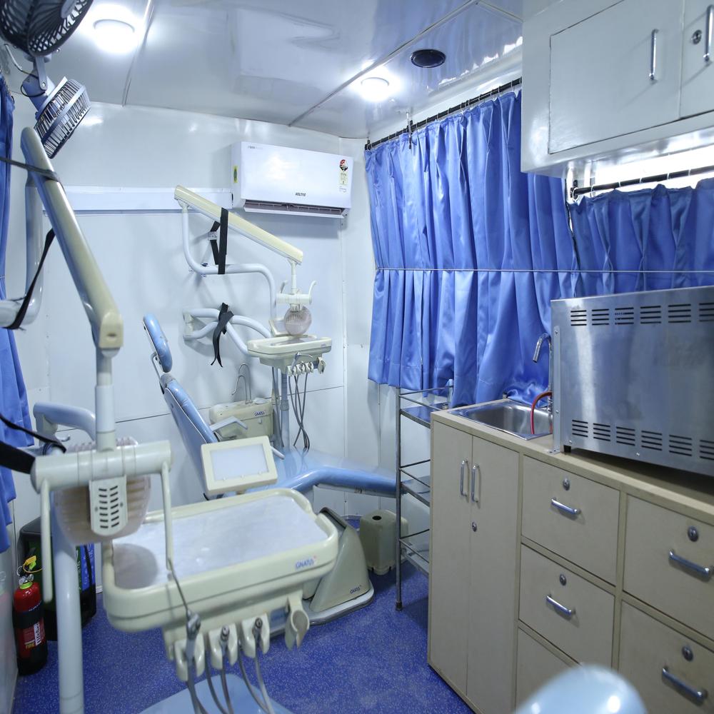 Mobile Dental Van - Color: Black & White