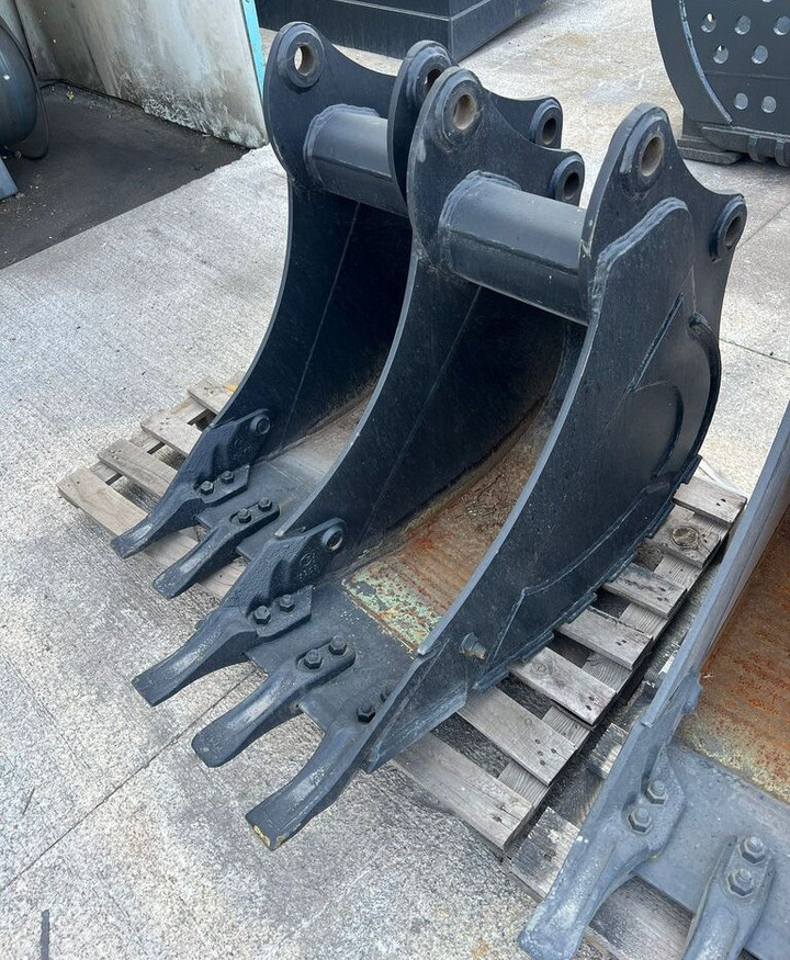Jcb Excavator Bucket - Automatic Grade: Manual