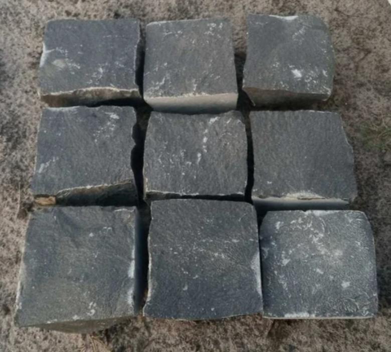 Dark grey suqare cobbles and hand cut stone cobbles for landscaping and garden pathway