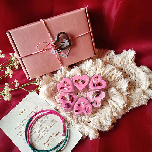 Timeless Love Tales Candle Gift Set - Material: Gel Wax