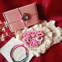 Timeless Love Tales Candle Gift Set - Material: Gel Wax