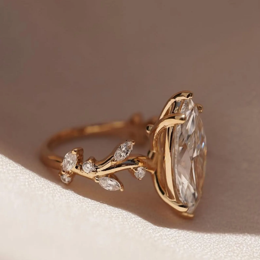 Engagement Diamond Ring - Color: White