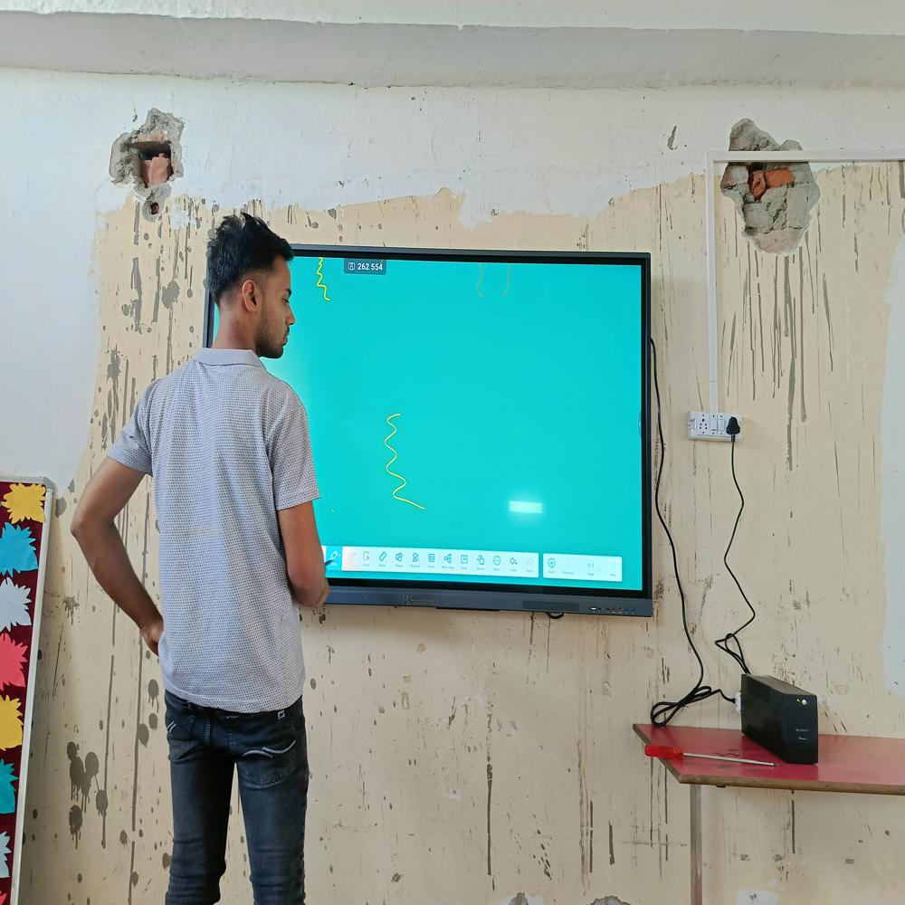 Benchmark Galaxy 75" - Advantage: Highly Detailed And Accurate