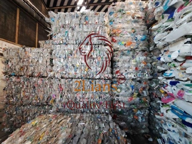 PET bottles in bales contain between thirty-five percent and forty percent trays