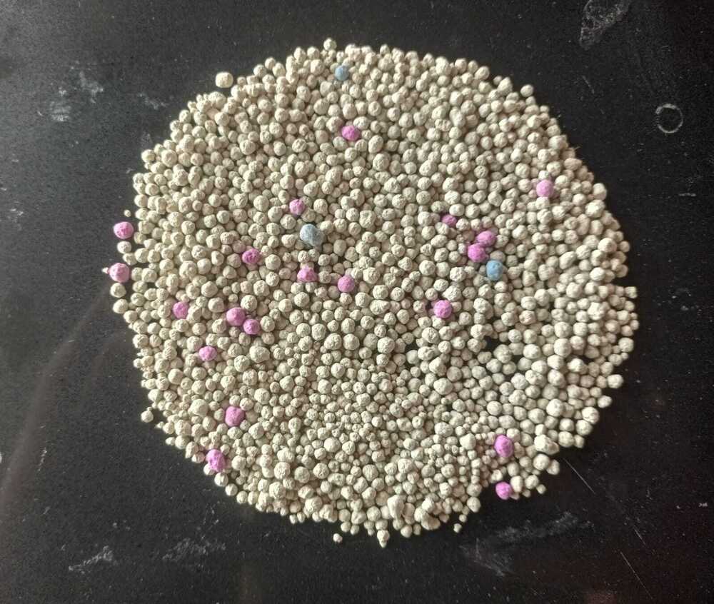 Natural Bentonite Cat Litter with High Clumping and Fragrance