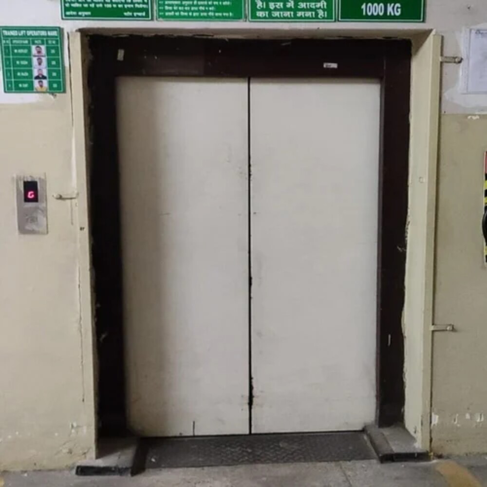Hospital Passenger Elevators - Material: Steel