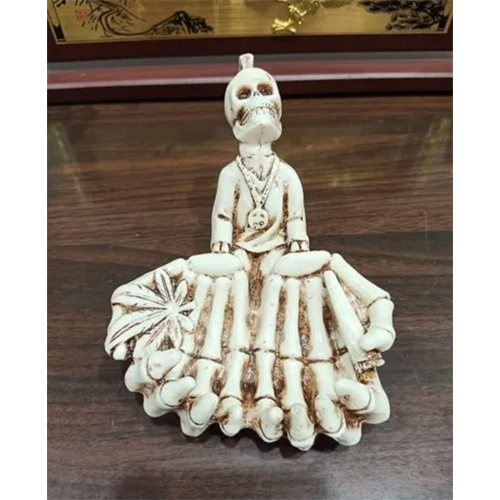 Poly Resin Ashtray Pirates Skeleton