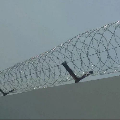 Concertina Coil Fencing With Y Shape MS Angle