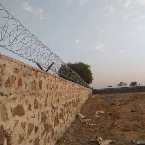 Concertina Coil Fencing With Y Shape MS Angle