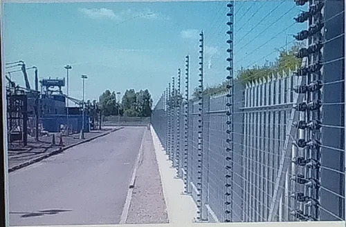 D C Power Fencing - Application: Commercial Site