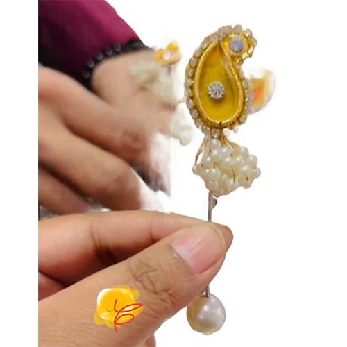 Wedding Brooches - Color: Golden