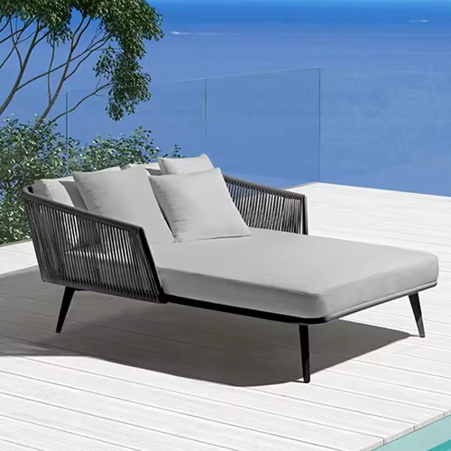 Pool Lounger - Color: Black