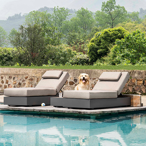 Pool Lounger - Color: Black