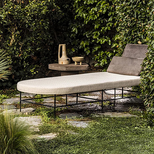 Pool Lounger - Color: Black