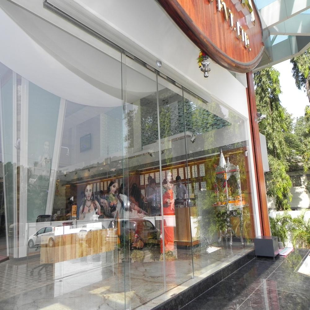 Automatic Sectional Commercial Sliding Door - Color: Transparent