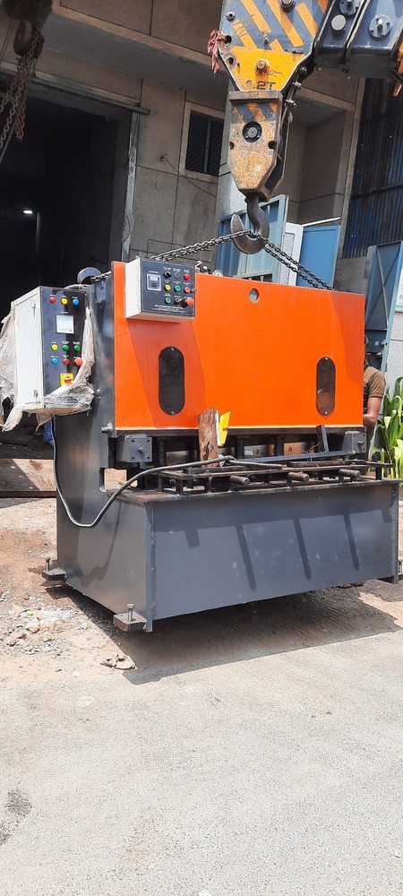 Hydraulic Angle Shearing Machine - Body Material: Steel