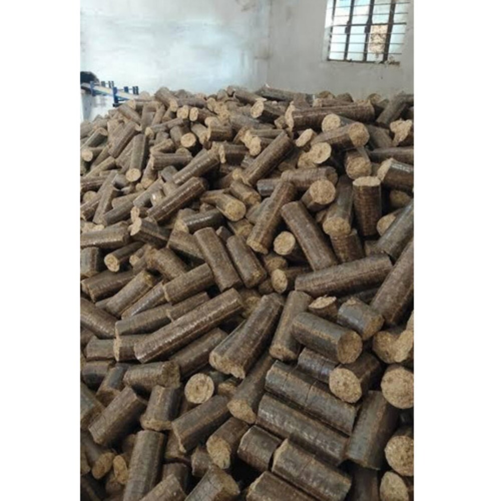Mixed Wood Briquettes - Ash Content (%): 3-4%