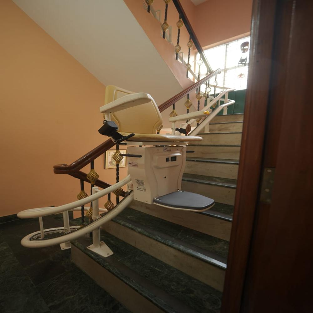 Curved Staircase Lift - Capacity: 127 Kg