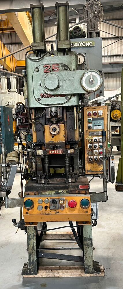 1704 AMADA C FRAME SINGLE CRANK PRESS