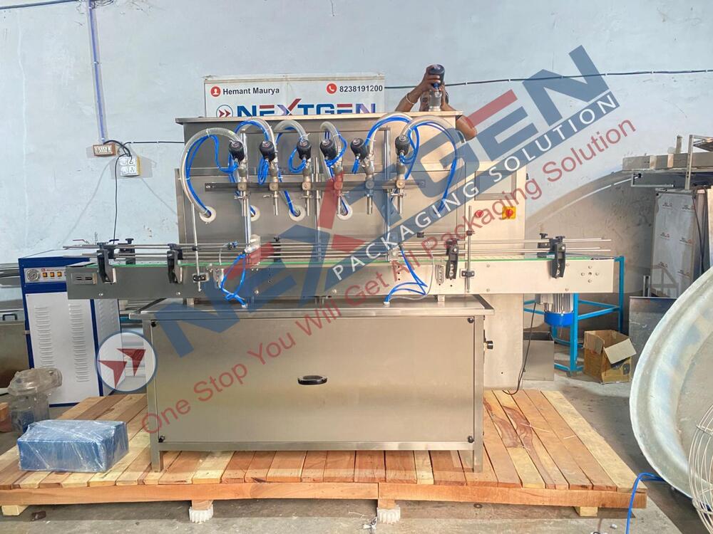 Liquid filling machine