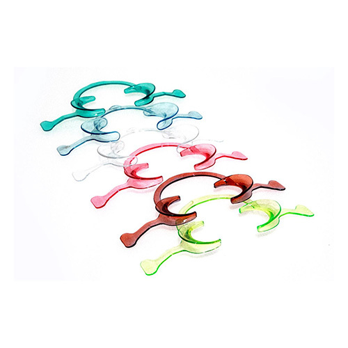 Cheek retractor without  wing