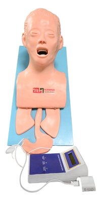 TRACHEA INTUBATION MODEL WITH MONITOR