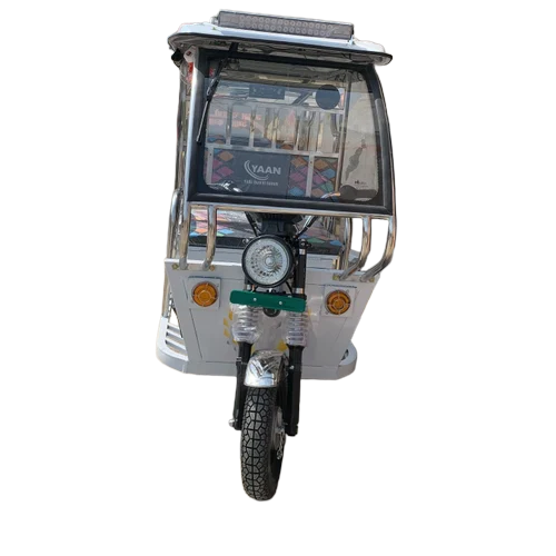 सफेद Yaan सुपरफाइन SS बैटरी चालित रिक्शा