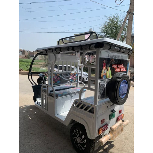 White Yaan Superfine SS Battery Operated Rickshaw