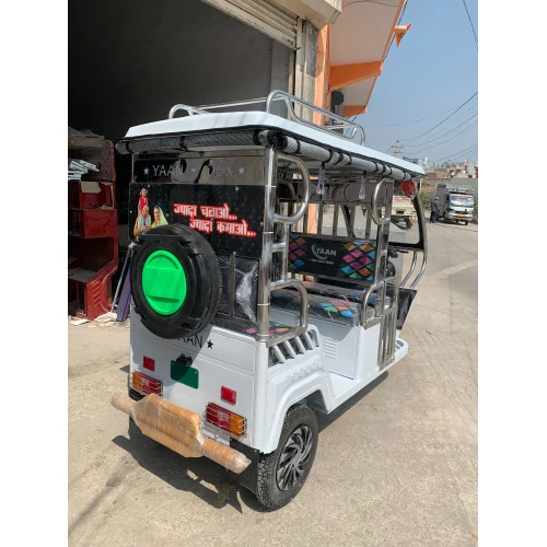 White Yaan Superfine MS Battery Operated Rickshaw