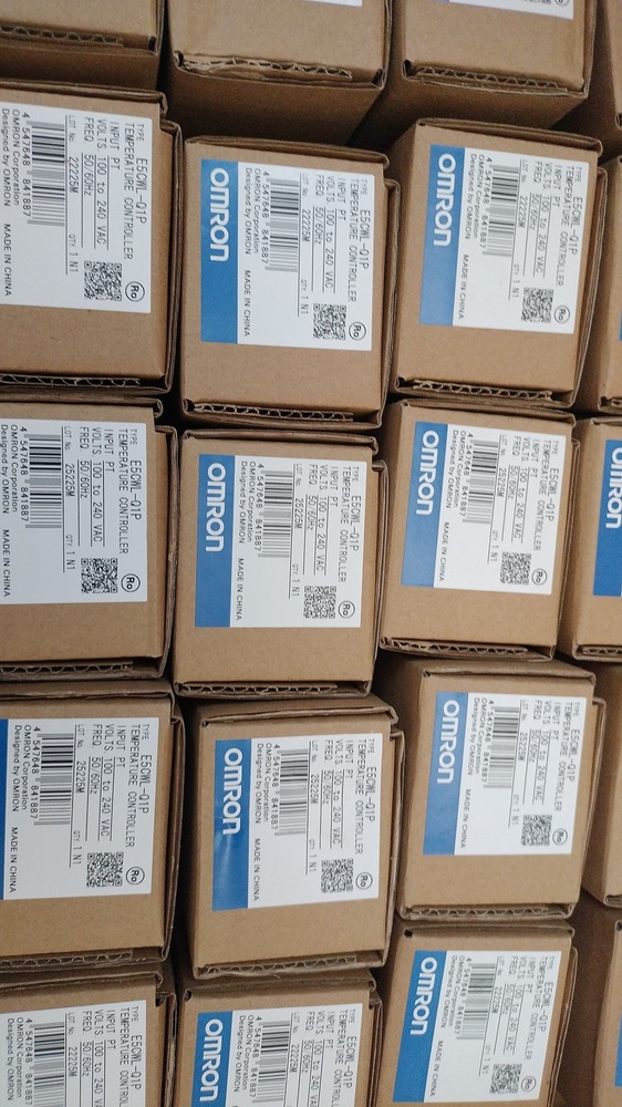 OMRON DIGITAL TEMPERATURE CONTROLLER 100-240VAC, E5CWL-Q1P