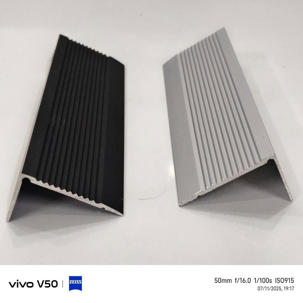 Aluminium Stair Nose Size 45mm x 25mm x 3.000 Meter -PLAIN - Natural Anodized Silver Finish and Black Powder Coated